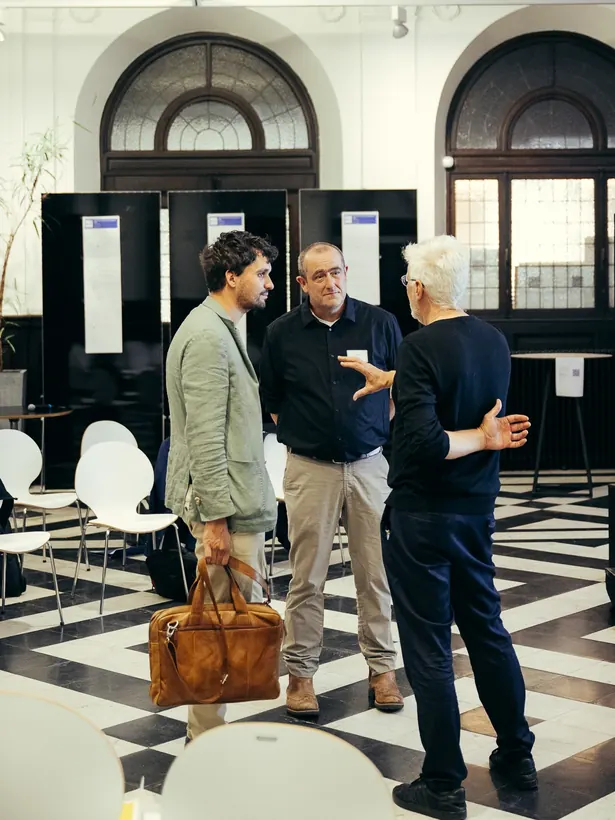 Een gesprek op een AI-event